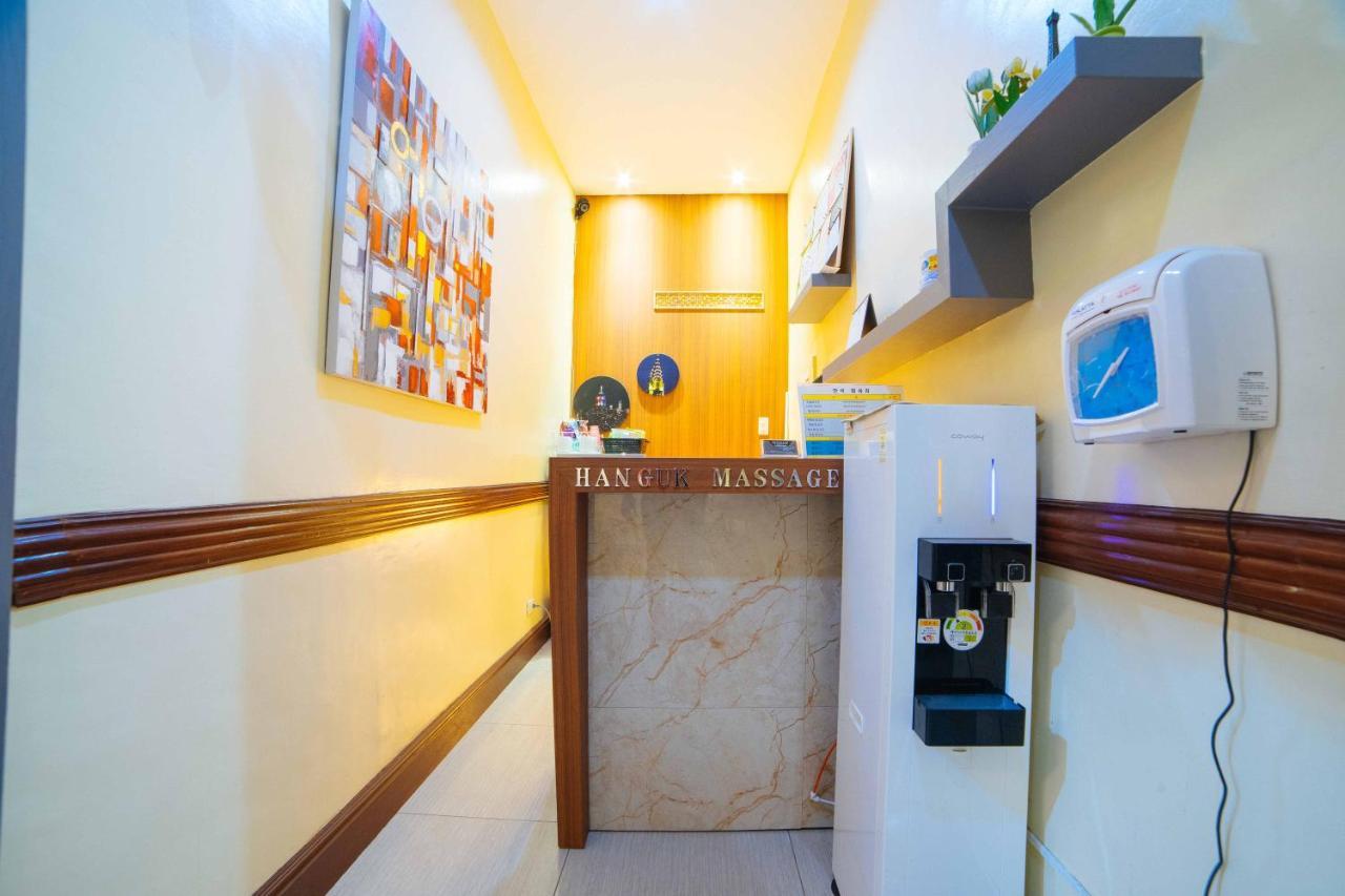Reddoorz Premium @ Korea Town Angeles City Exterior photo