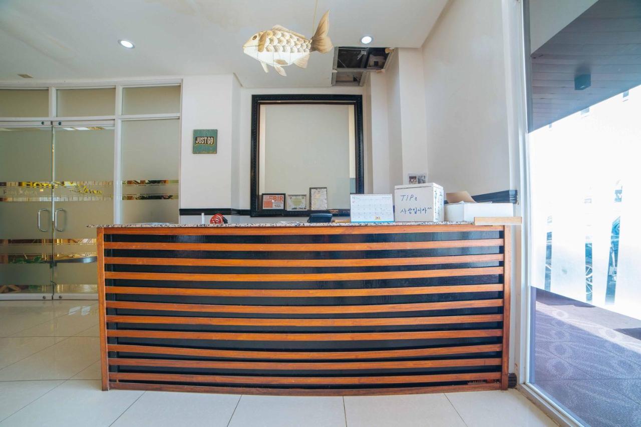 Reddoorz Premium @ Korea Town Angeles City Exterior photo